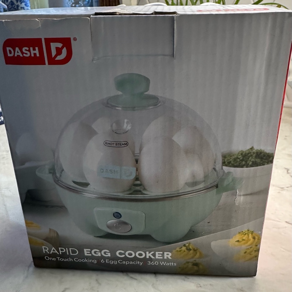 Dash Rapid Egg Cooker 6 Count
